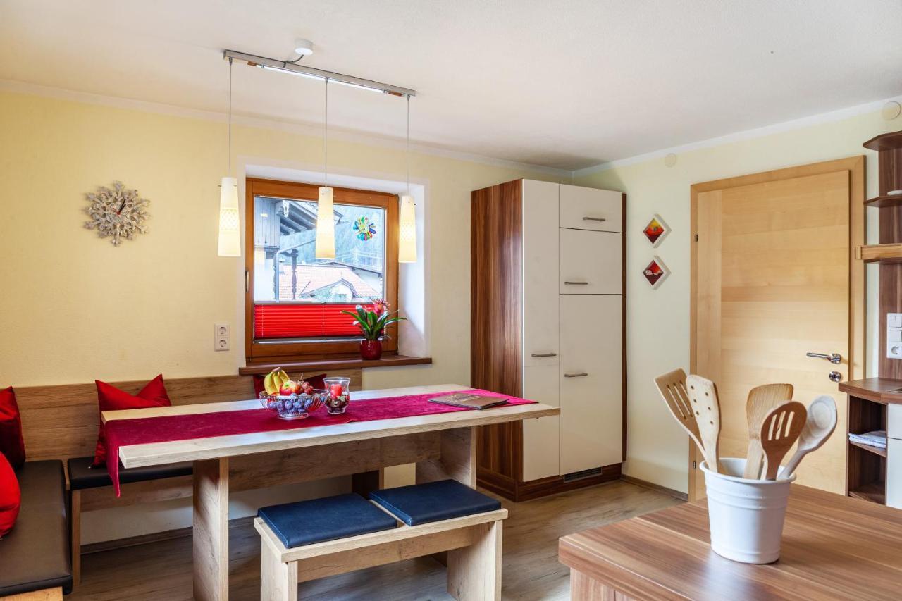 Ferienwohnung Galerie Kaiser Mayrhofen Exteriör bild