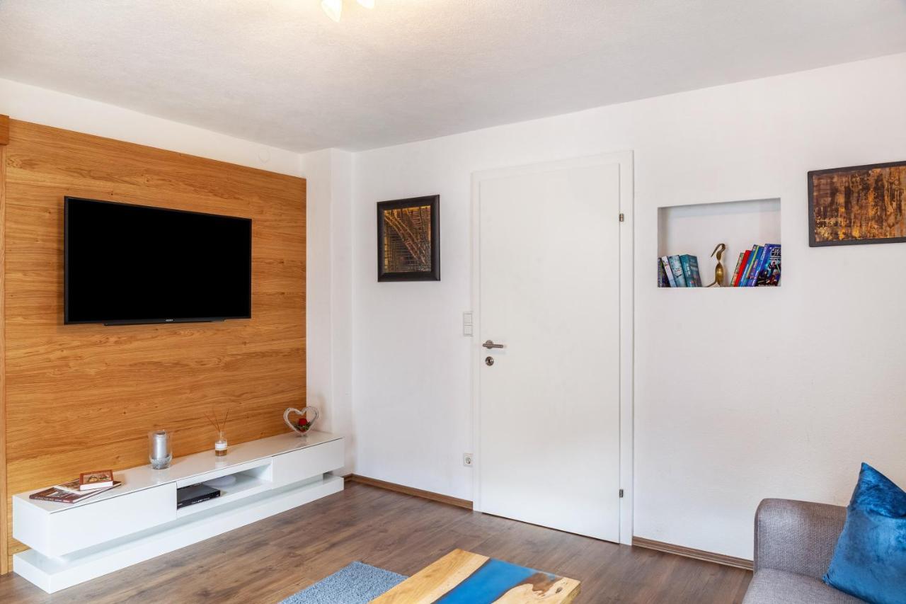 Ferienwohnung Galerie Kaiser Mayrhofen Exteriör bild