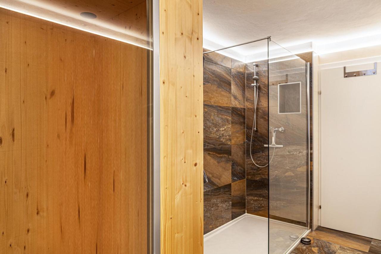 Ferienwohnung Galerie Kaiser Mayrhofen Exteriör bild