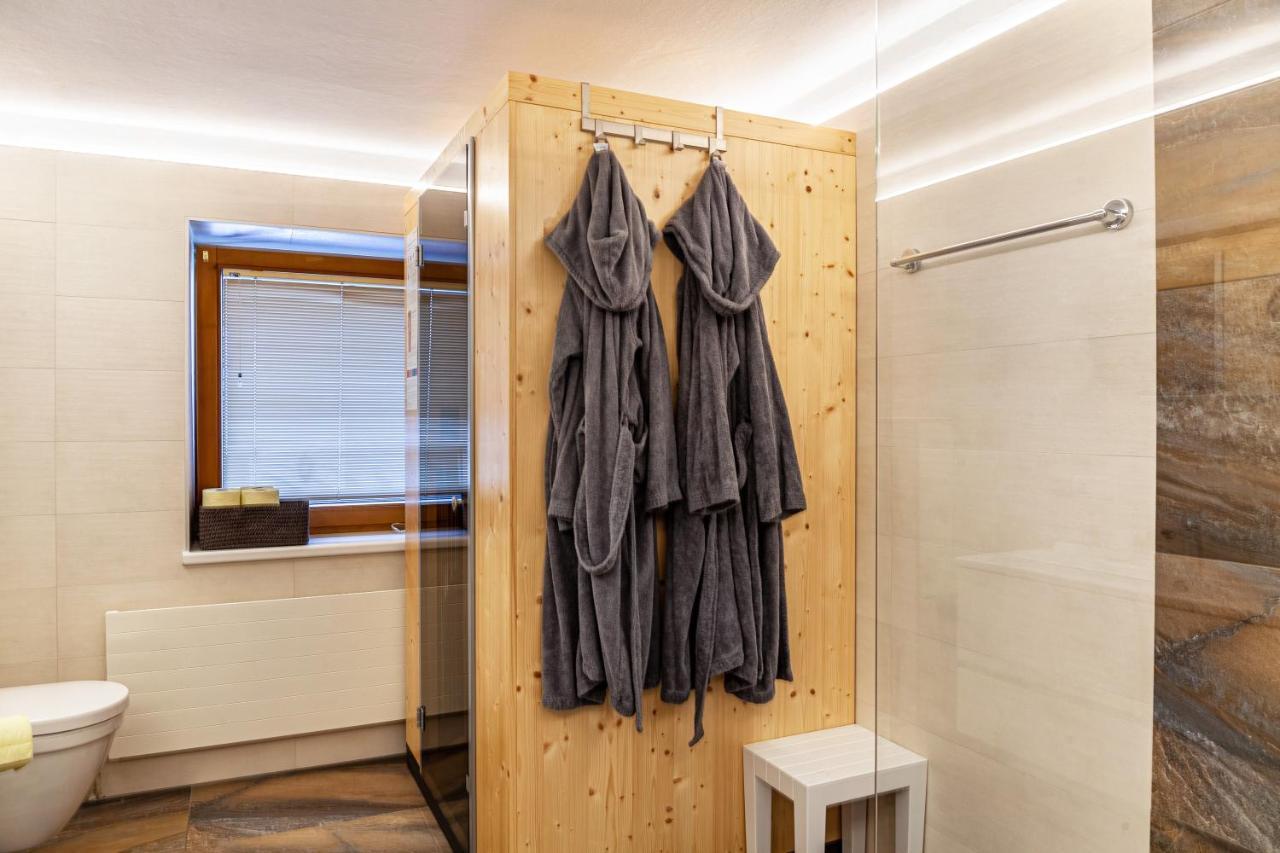Ferienwohnung Galerie Kaiser Mayrhofen Exteriör bild