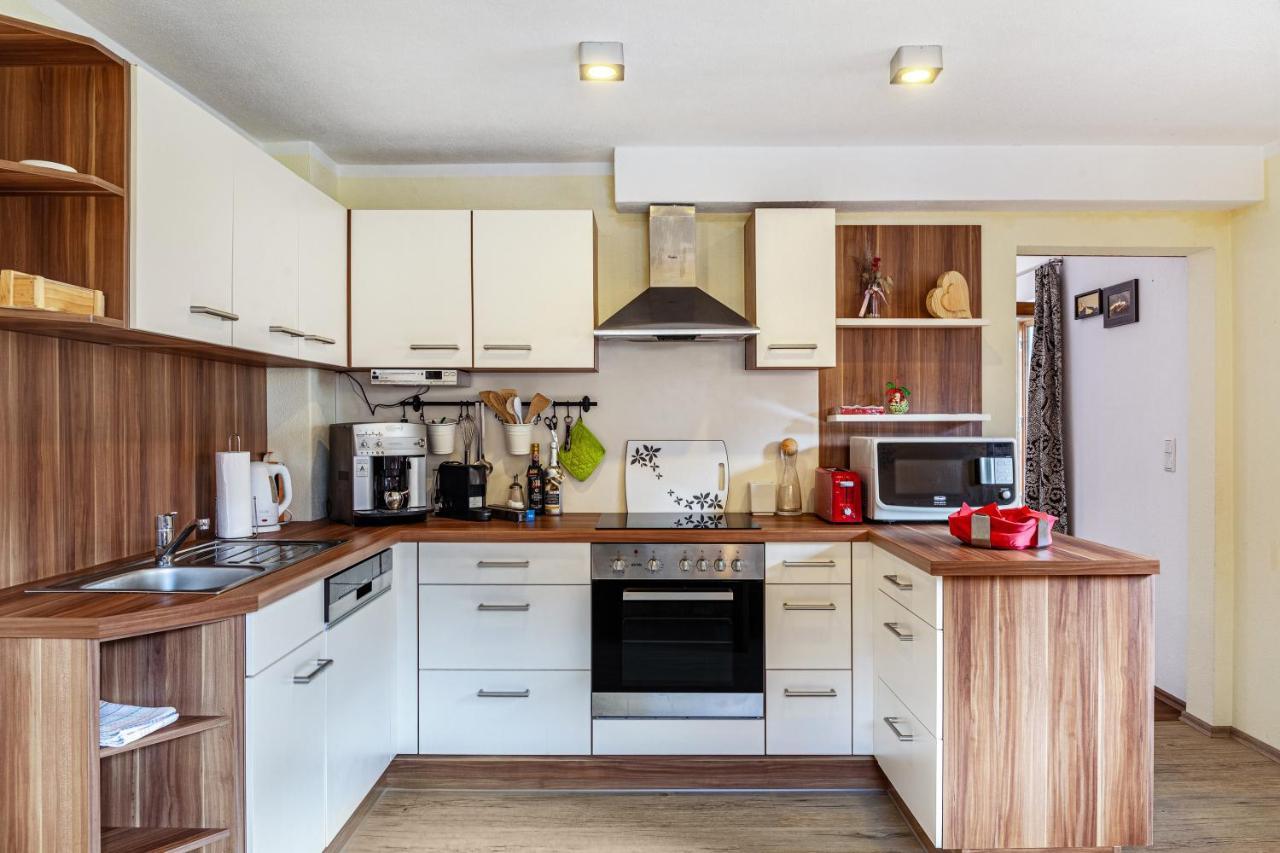 Ferienwohnung Galerie Kaiser Mayrhofen Exteriör bild